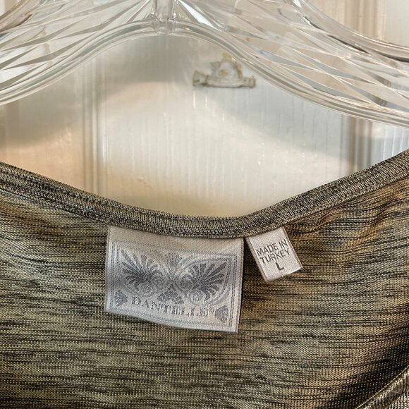 Dantelle Gold Foil Print Step Hem Top - Picture 2 of 3